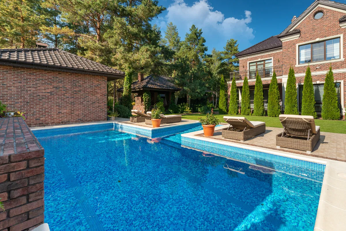 industry-hero-pool-cleaner-1200x800-2.jpg.webp